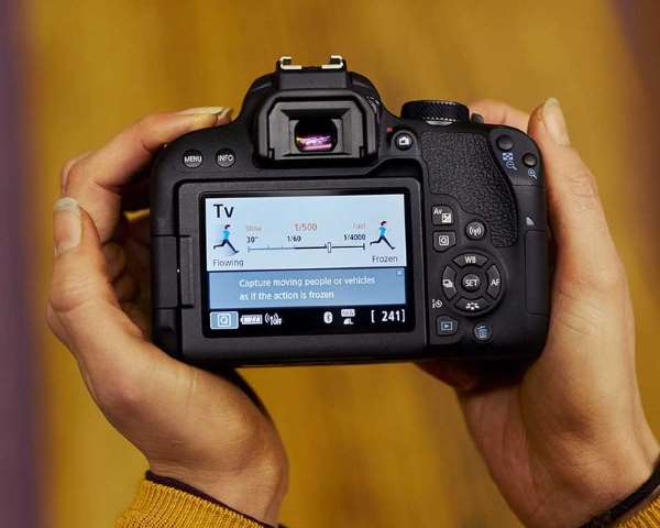    Canon EOS 800D