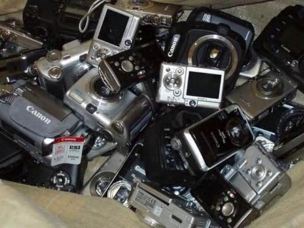 Свалка фотоаппаратов